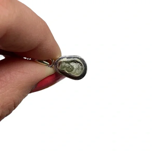 Genuine Moldavite Necklace Pendant Solid 925
Sterling Silver Natural Stone Green - Picture 4 of 4